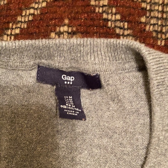Gap V neck Sweater - Picture 2 of 4